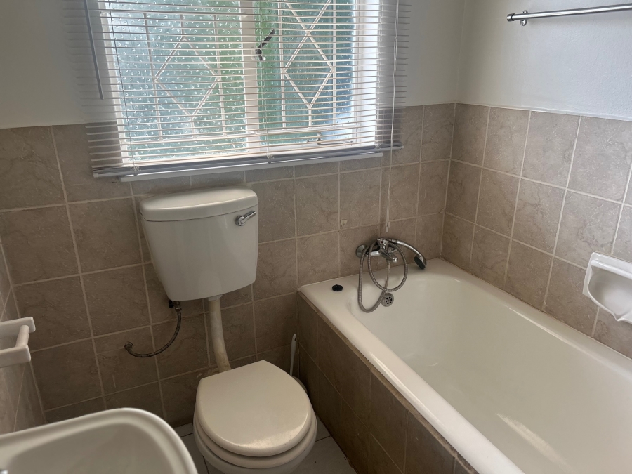 5 Bedroom Property for Sale in Viljoenskroon Free State